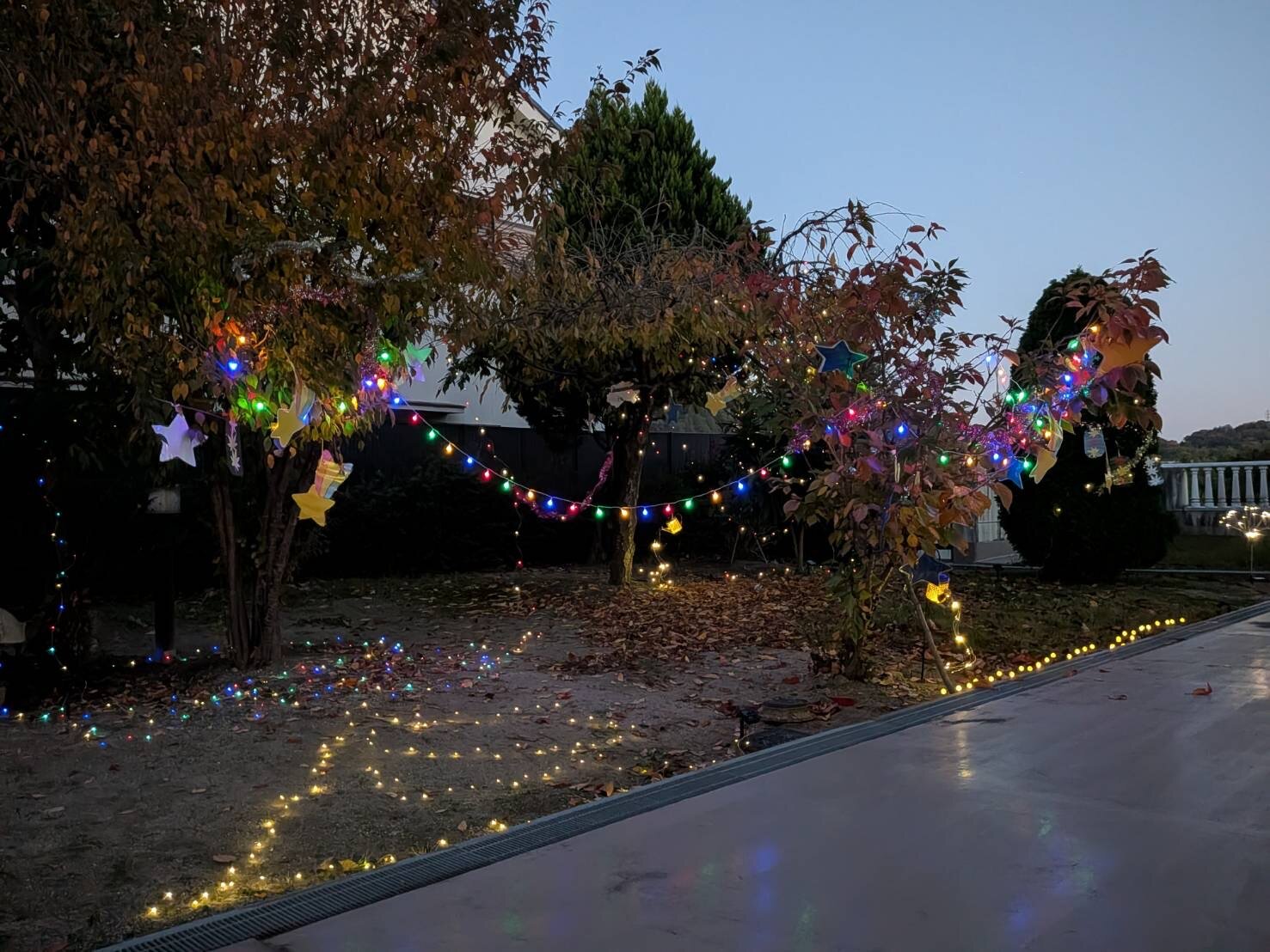 グランファミリアの２階の中庭のライトアップの写真